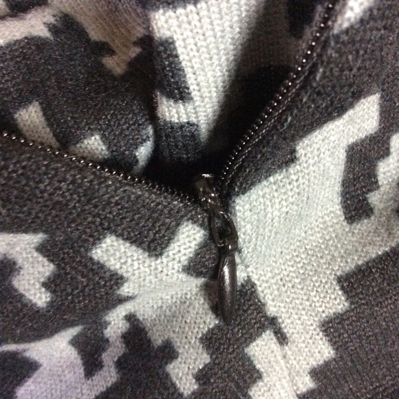 Black & Gray Infinity Scarf Hidden Zipper Pocket! - Picture 5 of 7